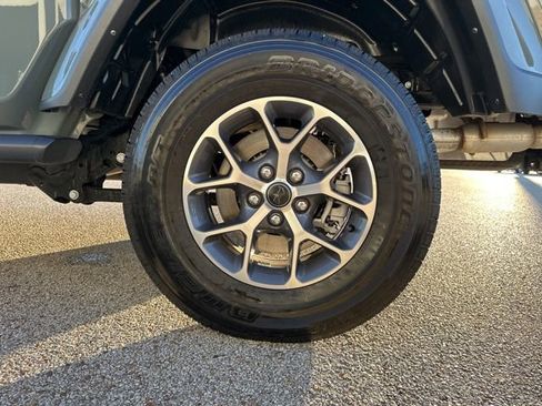 Used 2024 Jeep Gladiator Sport image 47