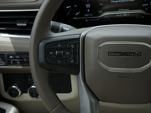 Used 2023 GMC Yukon XL Denali RWD image 10
