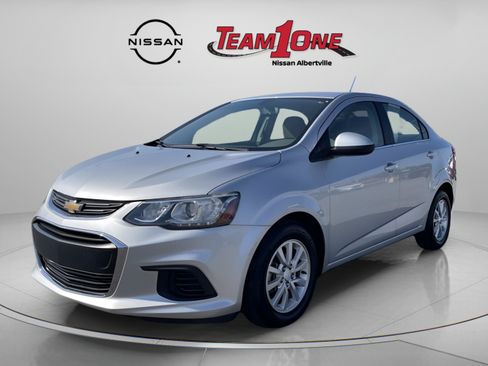 Used 2018 Chevrolet Sonic LT w/ Convenience Package FWD image 4