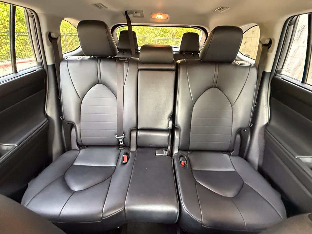 Used 2025 Toyota Highlander XLE AWD/4WD image 42