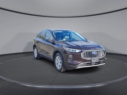 Used 2023 Ford Escape Active image 2