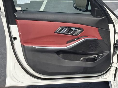 Used 2023 BMW 330e image 24