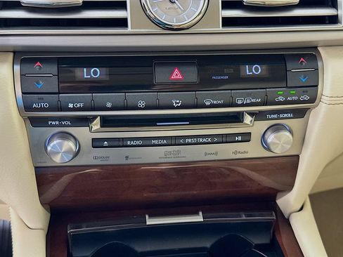 Used 2013 Lexus LS 460 w/ Comfort Pkg RWD image 16