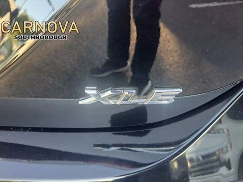 Used 2021 Toyota Camry XLE image 18