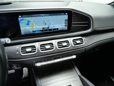 Used 2022 Mercedes-Benz GLS 580 4MATIC image 19