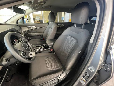 Used 2025 Kia Sportage LX image 36