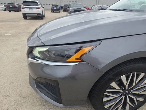 Used 2024 Nissan Altima 2.5 SV FWD image 9