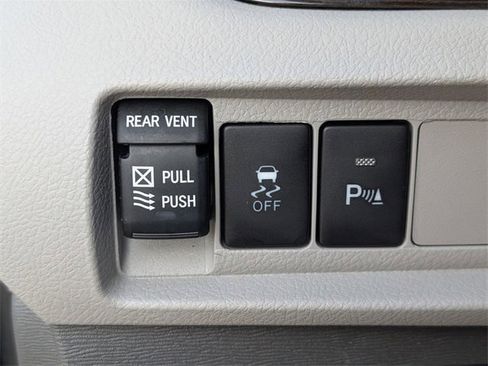 Used 2020 Toyota Sienna XLE Premium image 21