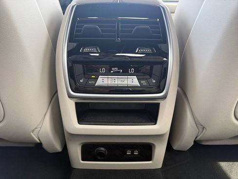 Used 2021 BMW X7 M50i AWD/4WD image 33