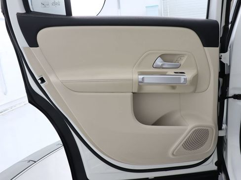 Used 2022 Mercedes-Benz GLB 250 image 41
