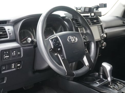 Used 2020 Toyota 4Runner TRD Off-Road Premium AWD/4WD image 12