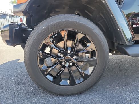 Used 2023 Jeep Gladiator Overland image 9