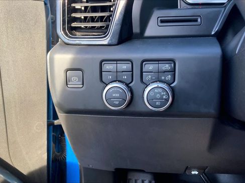 Used 2022 GMC Sierra 1500 AT4 w/ AT4 Preferred Package AWD/4WD image 36