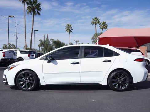 Used 2025 Toyota Corolla SE image 2