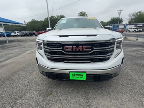 Used 2024 GMC Sierra 1500 SLT AWD/4WD image 3