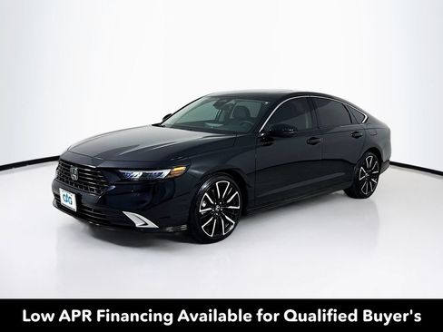 Used 2025 Honda Accord Touring image 3