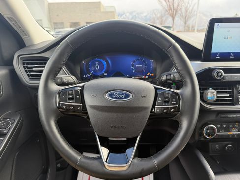 Used 2021 Ford Escape SEL w/ Technology Package image 9