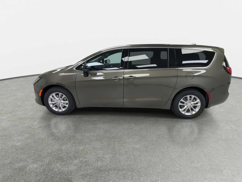 New 2027 Chrysler Pacifica Select FWD image 5
