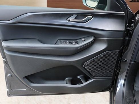 New 2025 Jeep Grand Cherokee L Laredo w/ Luxury Tech Group I image 10