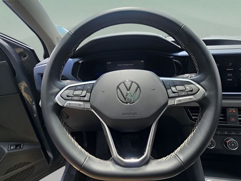 Used 2022 Volkswagen Taos SE w/ Panoramic Sunroof Package FWD image 21