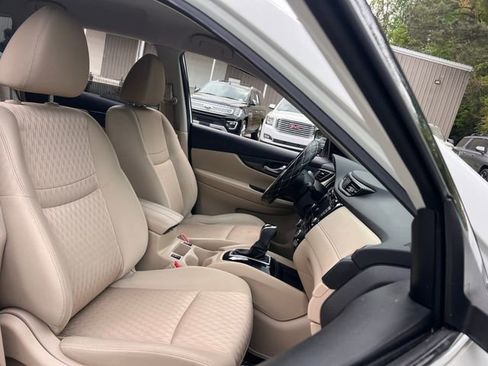 Used 2020 Nissan Rogue SV FWD image 29