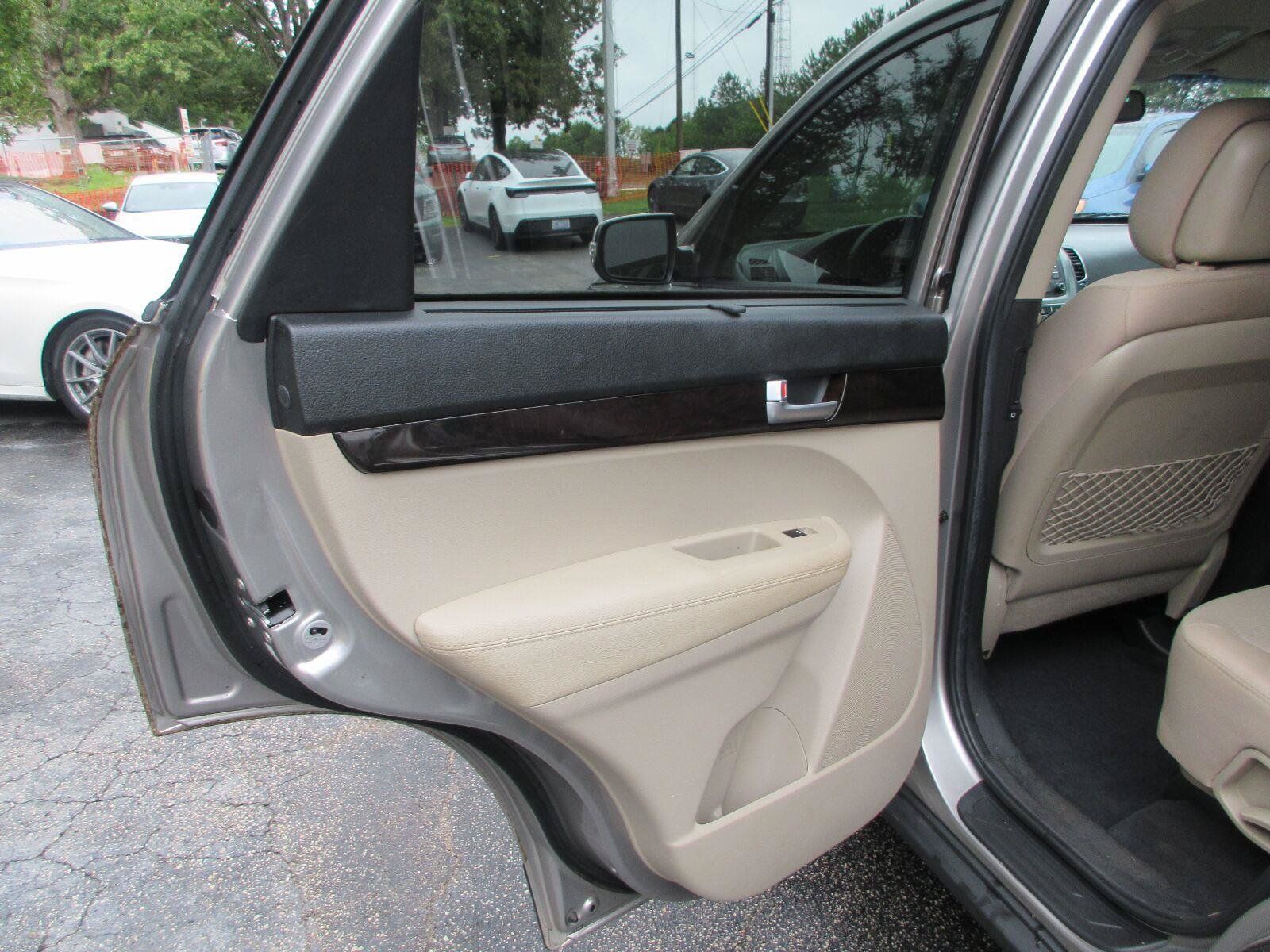 Used 2014 Kia Sorento LX FWD image 16