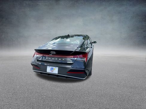 New 2025 Hyundai Elantra Limited image 20