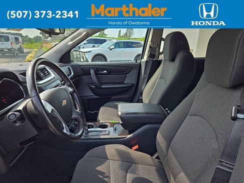 Used 2017 Chevrolet Traverse LT FWD image 9