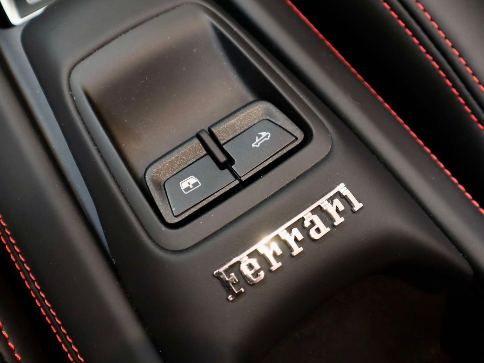 Certified 2021 Ferrari F8 Tributo RWD image 30