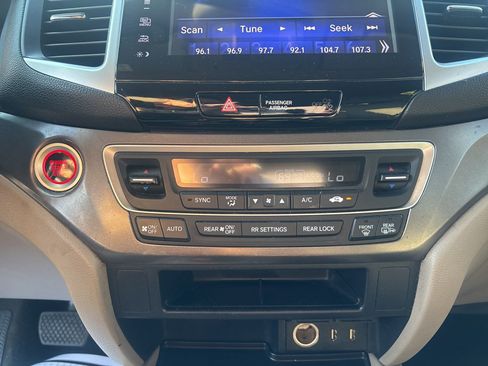 Used 2018 Honda Pilot EX image 25