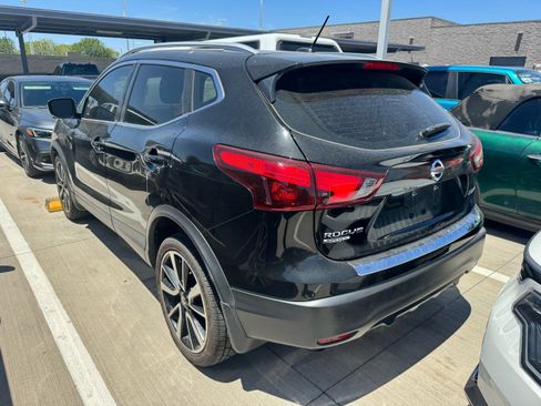 Used 2018 Nissan Rogue Sport SL w/ SL Premium Package AWD/4WD image 3