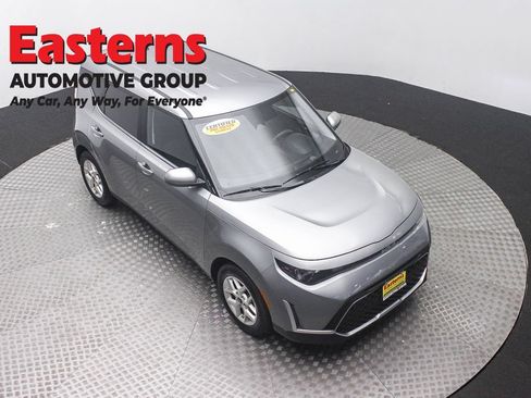 Used 2024 Kia Soul LX w/ Option Group 015 FWD image 3