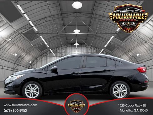 Used 2018 Chevrolet Cruze LS FWD image 8