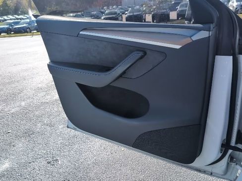 Used 2023 Tesla Model Y Long Range image 18