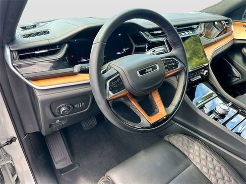 Used 2022 Jeep Grand Cherokee Summit image 9