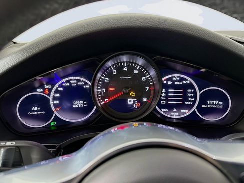 Used 2022 Porsche Cayenne image 13