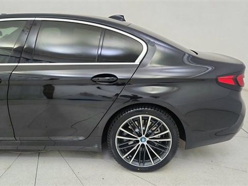 Used 2023 BMW 530e xDrive w/ Premium Package image 10