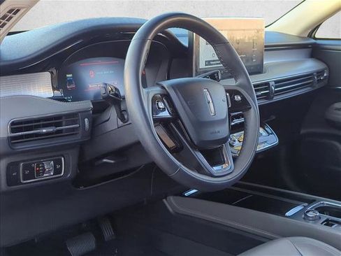 Used 2023 Lincoln Corsair FWD image 8