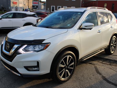 Used 2019 Nissan Rogue SL w/ Premium Package image 1
