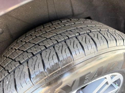 Used 2025 Ford Expedition Active image 28