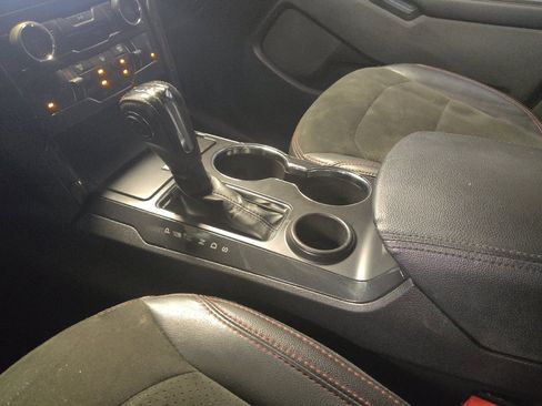 Used 2018 Ford Explorer XLT w/ Equipment Group 202A FWD image 26