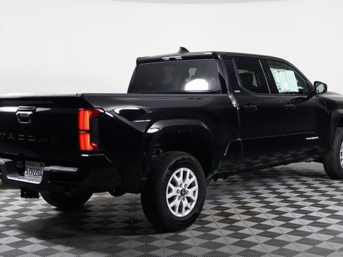 Used 2025 Toyota Tacoma SR5 image 4