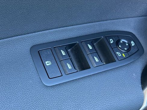 Used 2023 BMW iX xDrive50 image 10