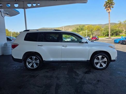 Used 2011 Toyota Highlander Limited w/ Tow Pkg AWD/4WD image 8