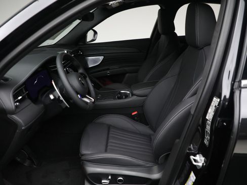 New 2025 Maserati Grecale GT image 14