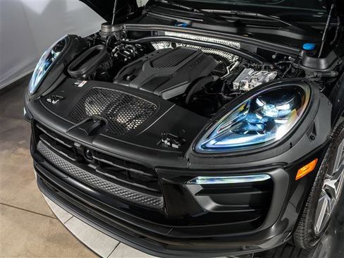 Certified 2026 Porsche Macan AWD/4WD image 16