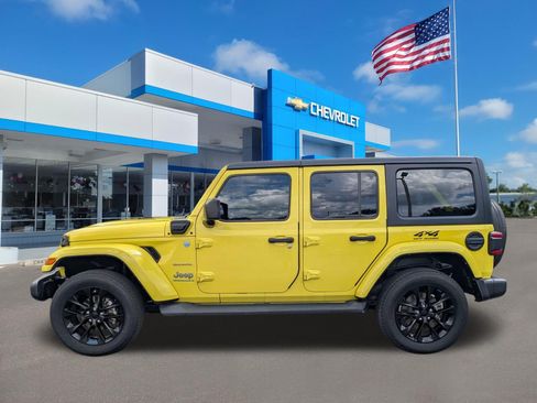 Used 2023 Jeep Wrangler Unlimited Sahara AWD/4WD image 5