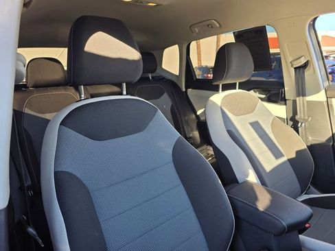 Used 2025 Volkswagen Taos S image 10