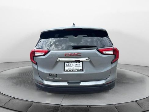 Used 2024 GMC Terrain SLE image 4
