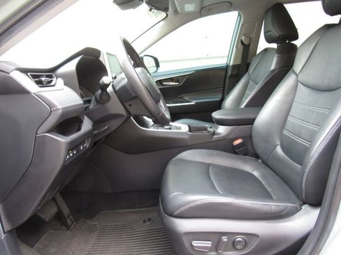 Used 2021 Toyota RAV4 XLE Premium AWD/4WD image 11